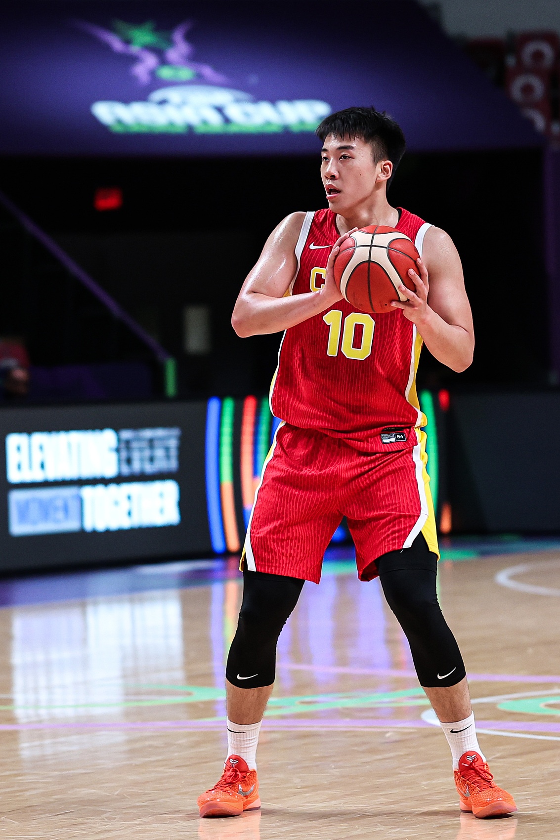 周琦：有王俊杰这样的球员在场 会让后卫&amp;五号位突破变得简单很多