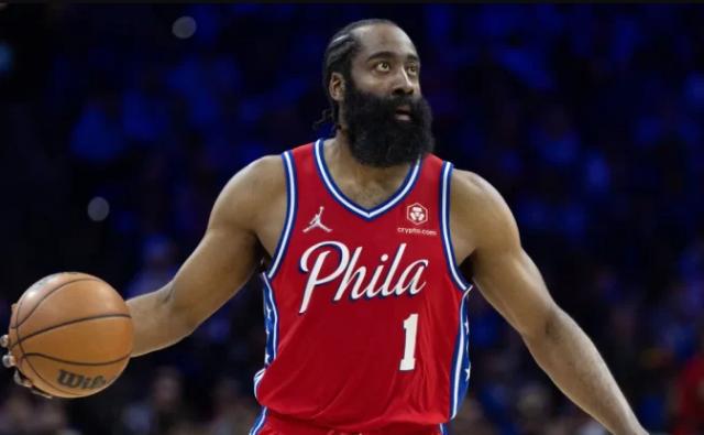 开云APP下载-蜜月期已结束？哈登末节仅出手2次 里弗斯主动揽责