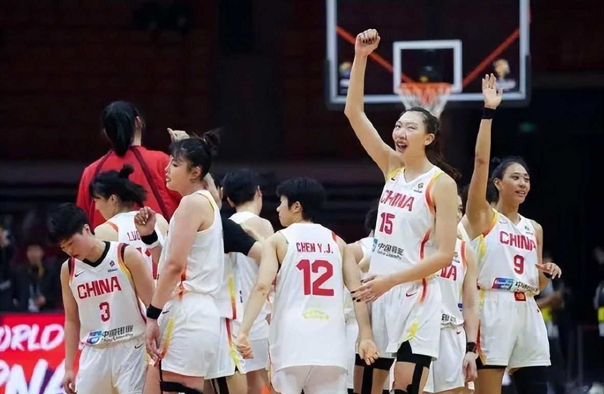 女篮虐南苏丹！王思雨+2将回暖齐爆，张子宇统治篮下，李月汝迷失