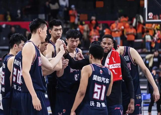 开云移动端-73掀翻11冠王！广东12次失误创新低，主帅临场调整为啥掉链子